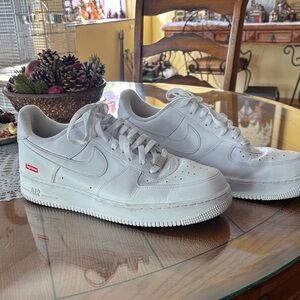 Nike White Air Force 1 Supreme edition
